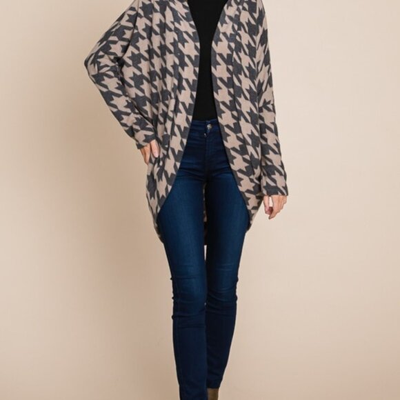 Houndstooth Open Front Cocoon Knit Cardigan - Chic & Cozy Layering Piece - Picture 6 of 6